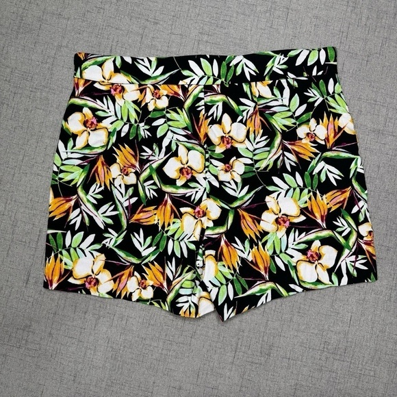 White House Black Market Tropical Floral Print Pull On Stretch Shorts Size 6 - Picture 3 of 6